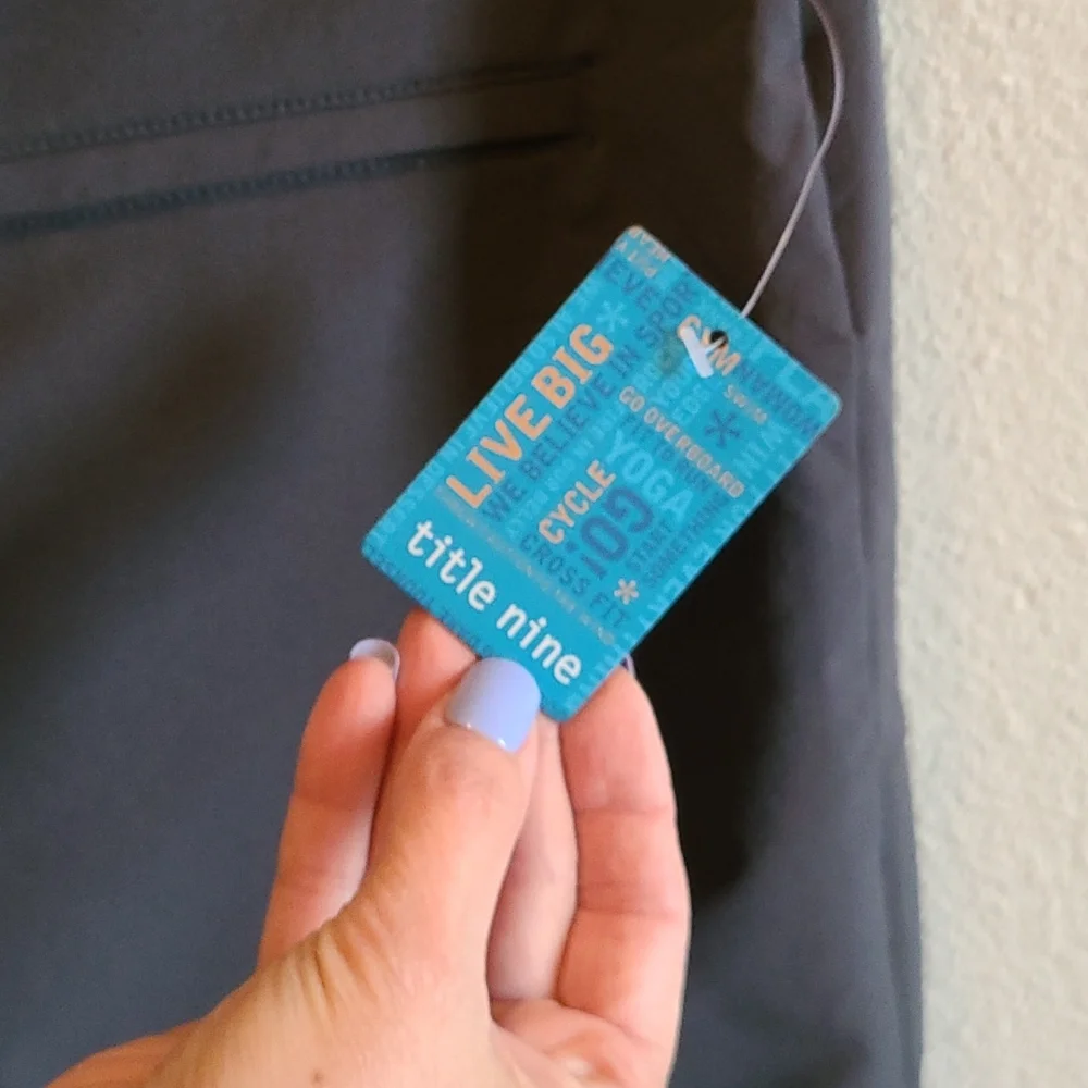 Title nine skirt size 4 gray - Picture 3 of 5